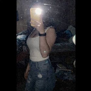 Meet your Posher, Chloe